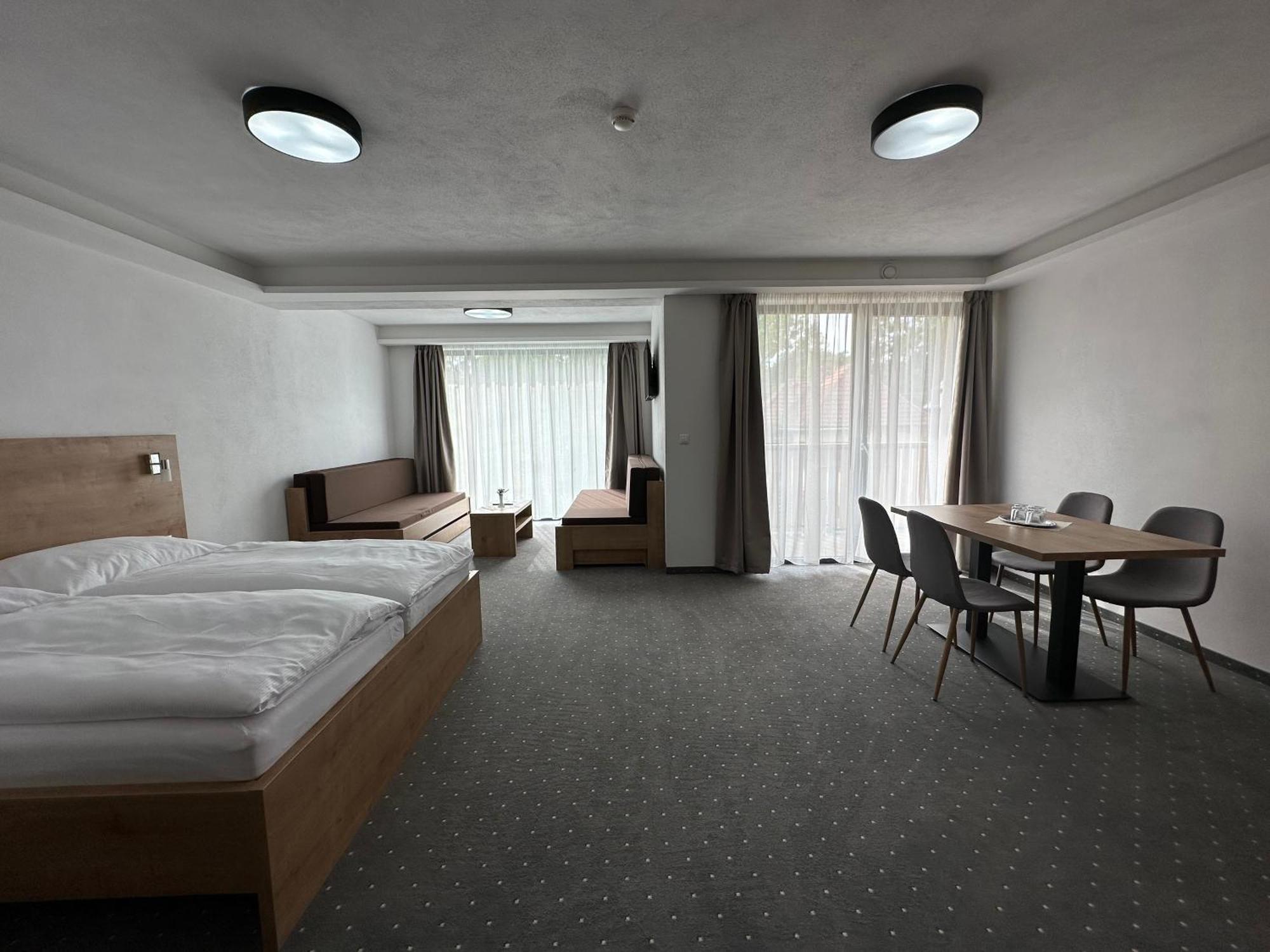 Hotel Berg Liptov Liptovský Mikuláš Exteriér fotografie